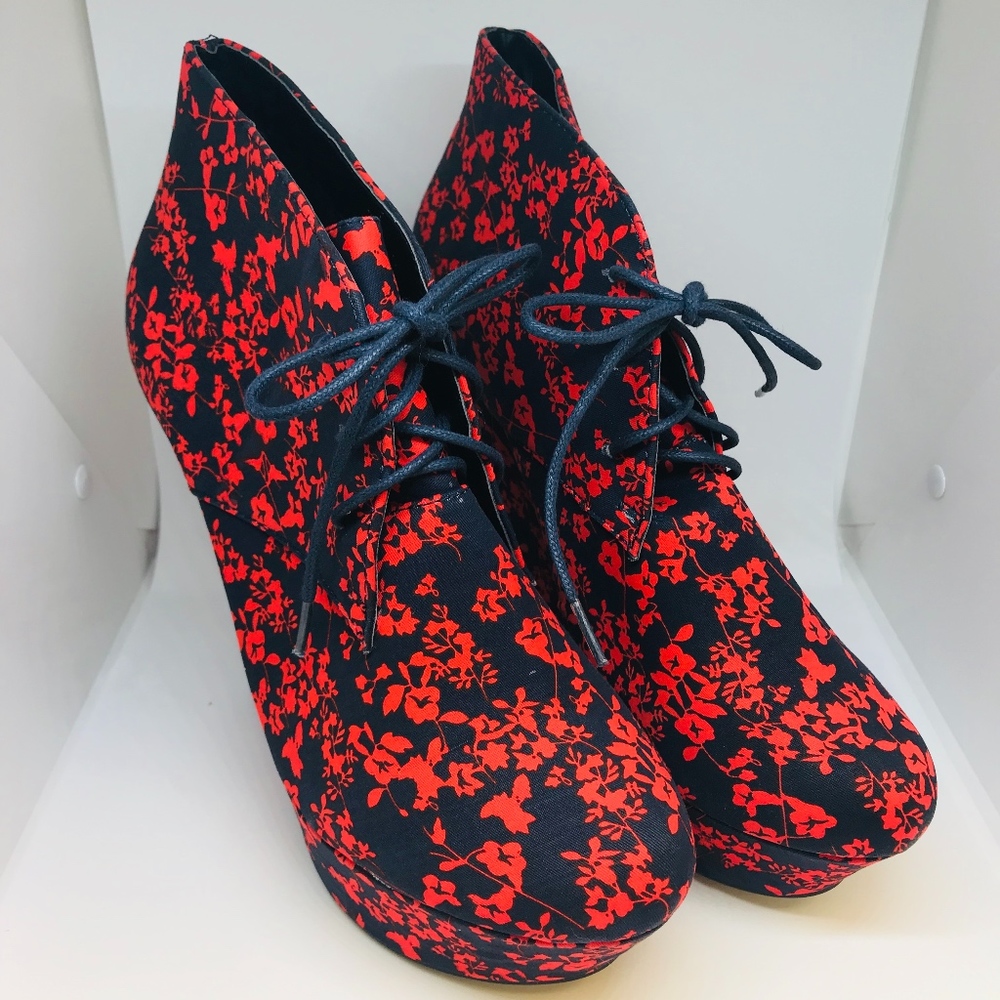 Brand new Madison Floral booties, size 9US